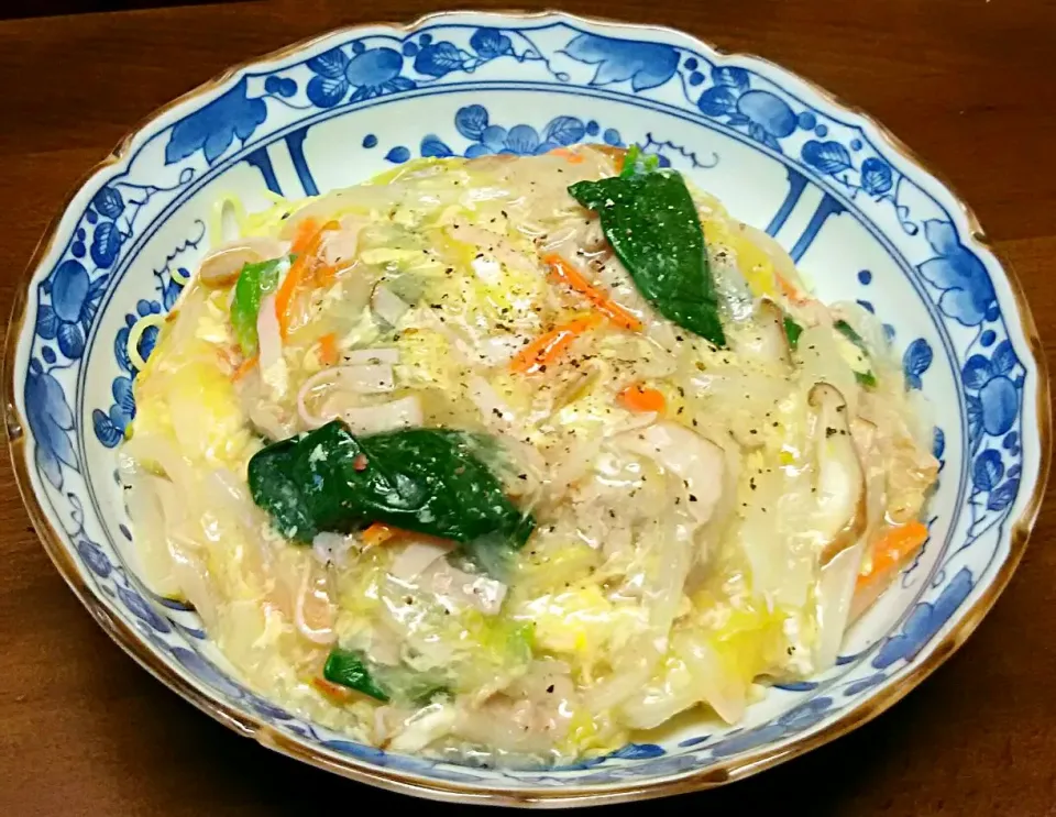 細切り野菜のあんかけ焼きそば
仕上げに挽き胡椒🎵|あらいぐまのしっぽさん