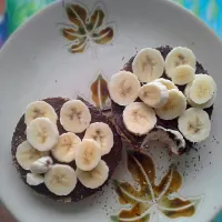 Snapdishの料理写真:Bagel with chocolate flavored carob spread and bananas. #Vegan #veganfood #breakfast #keepitsimple #carob #delicious #moveovernutella|veganadianさん