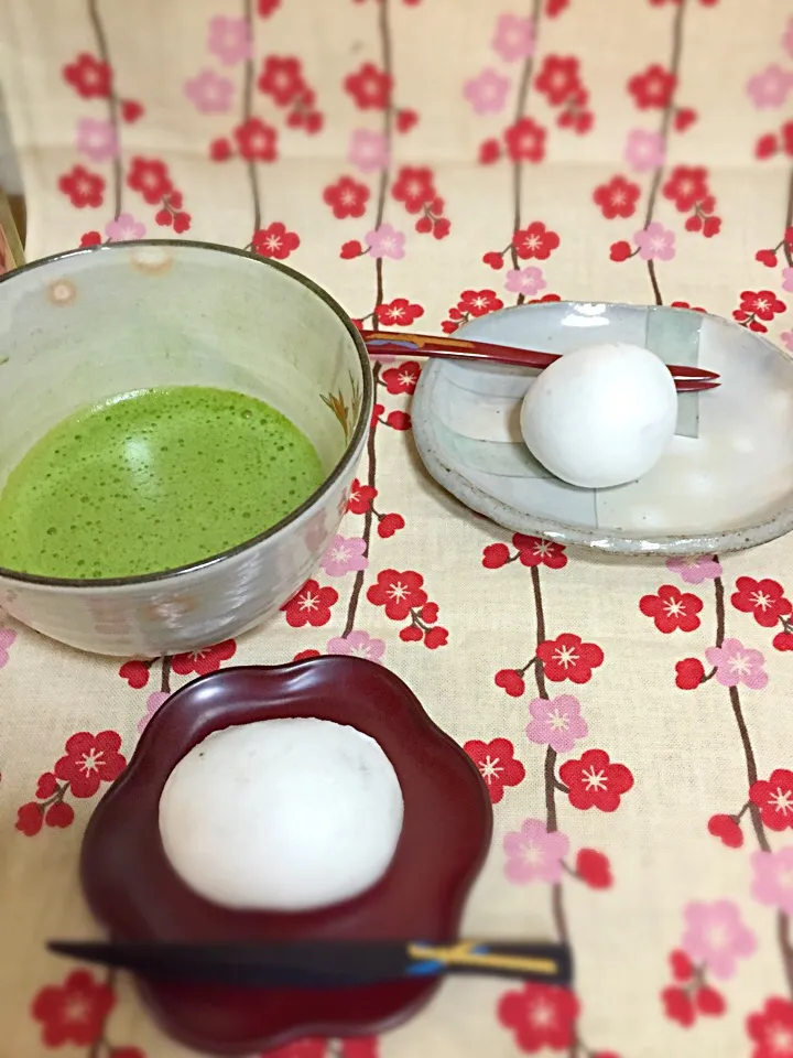 🍵薯蕷饅頭🍵  山芋を頂いたので🍠真っ白まんじゅうが出来ました🍡  #寒〜い日に、お抹茶🍵と、蒸したて薯蕷饅頭でまったりとした時間☺️|ようこさん