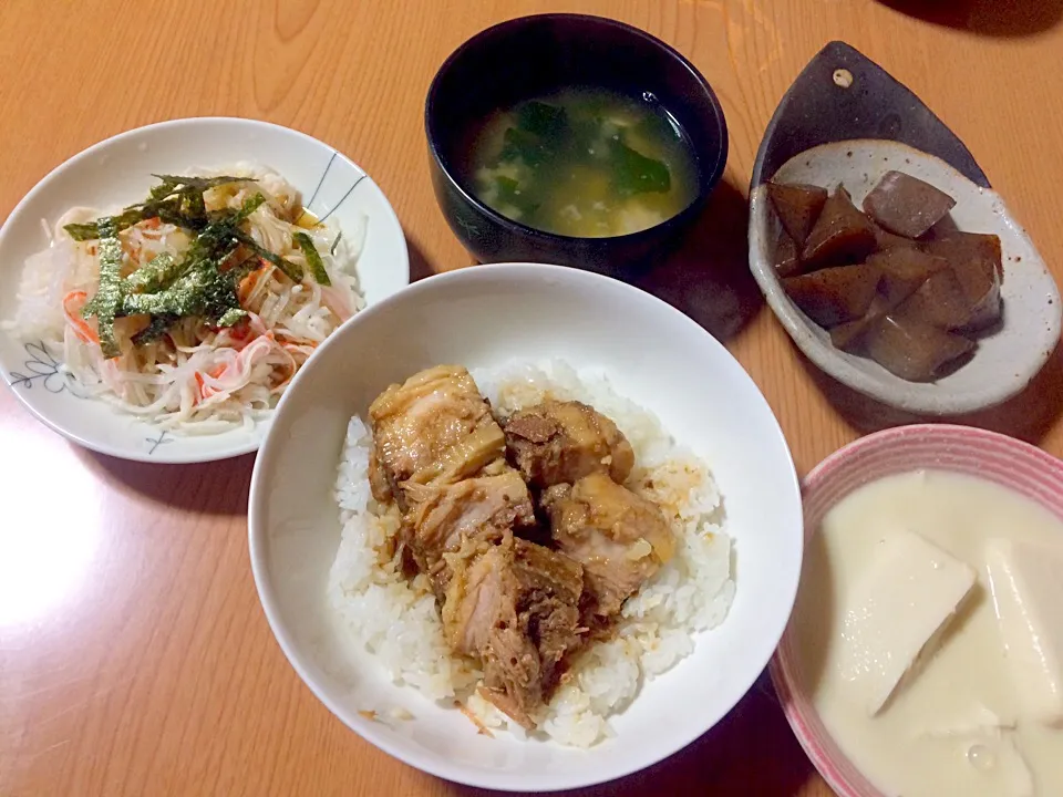 Snapdishの料理写真:大根カニカマサラダ、豆乳豆腐、コンニャク煮（子供）角煮丼|ちゃこさん