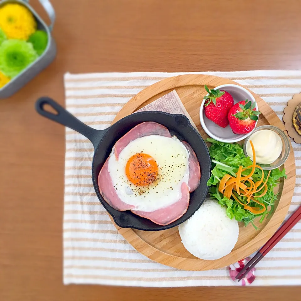 ハム卵のお花で朝ごはん🍴|むぎママさん