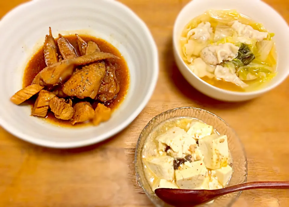 Snapdishの料理写真:手羽先の甘辛煮🐤 白菜餃子スープ🍜 旨塩で作ったお豆腐🍥|まみさん