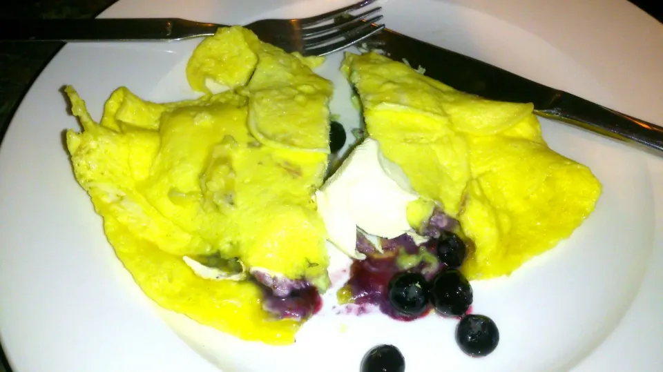 Brie and Blueberry omelette with cream cheese|Barberttさん