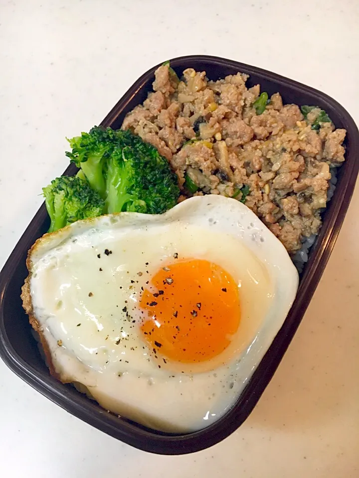 Snapdishの料理写真:ひであにさんの肉味噌使って‼️長男弁当🍱💕|Sayakaさん