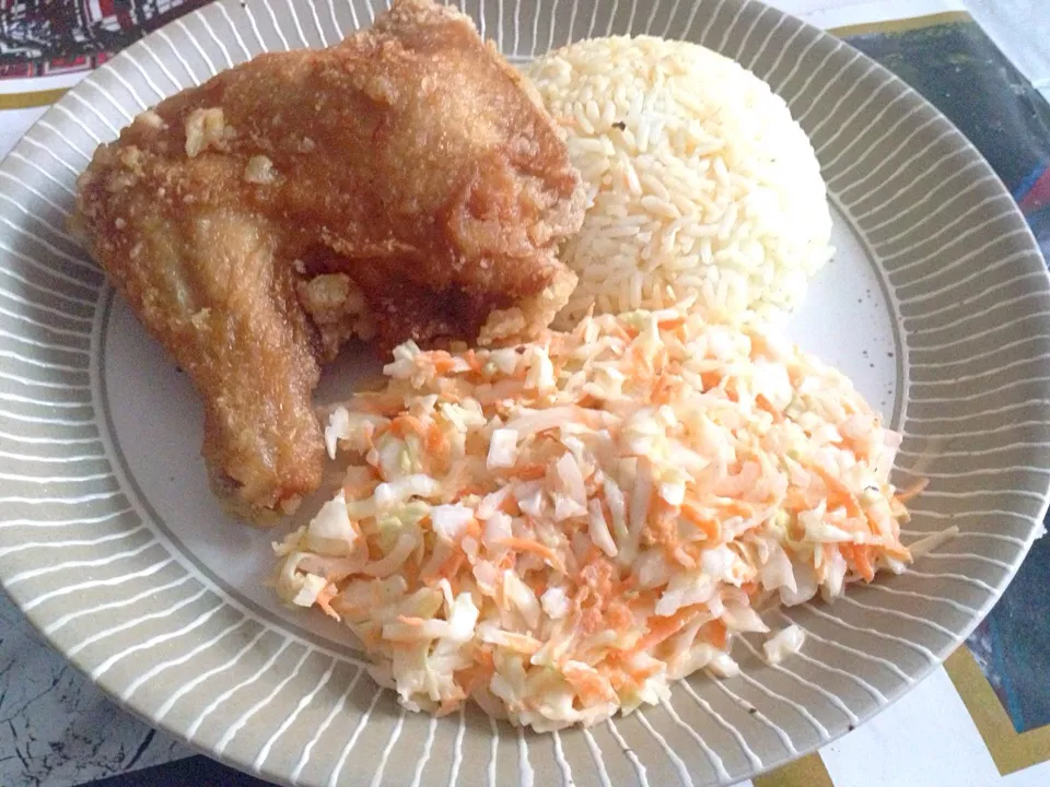 Fried chicken with rice and spicy coleslaw|Emmaさん