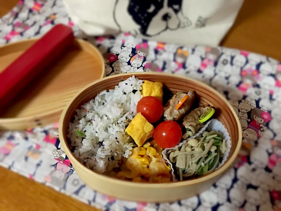 Snapdishの料理写真:わっぱ弁当☆しその豚巻き＊えのきと水菜のおひたし＊ソーセージとコーンのチーズ|ひろみさん