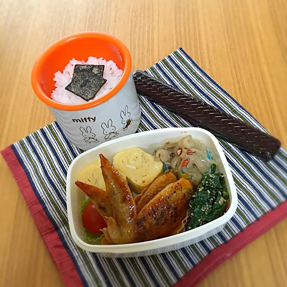 Snapdishの料理写真:手羽先甘辛弁当|csigapogiさん