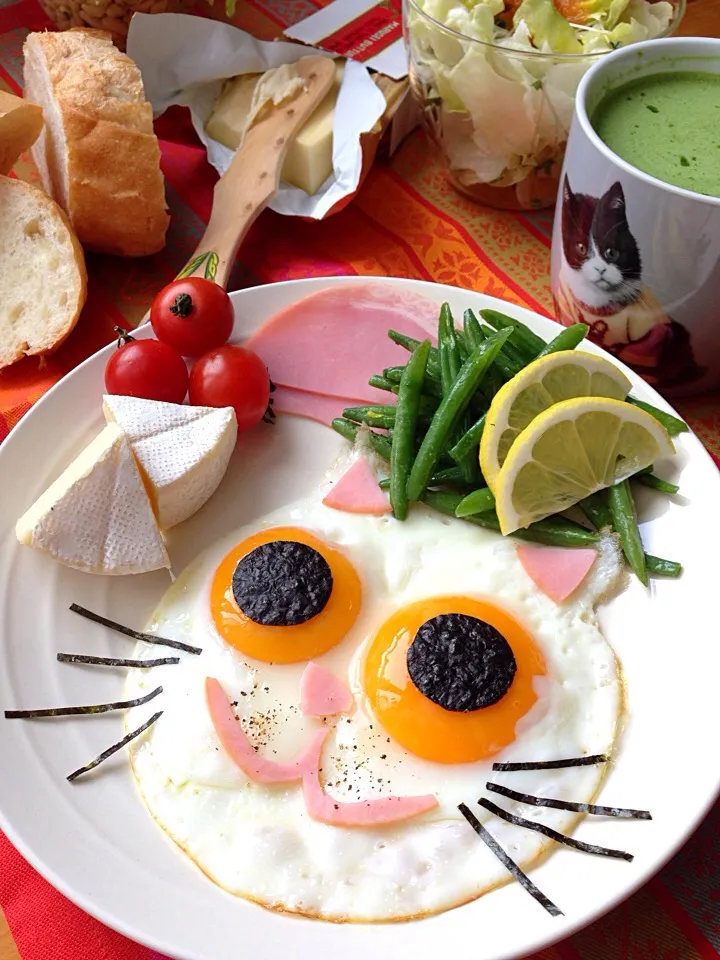 Snapdishの料理写真:お目目がクリンクリン🌟まんまる目玉のSUNNY SIDE UP朝ごはん😻|Hollyさん