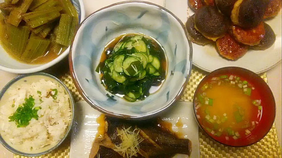 鯛めしと茶色い定食😁|お母の大皿さん