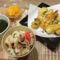 海老イカ帆立天ぷら&サツマイモ天ぷら・五目混ぜご飯・わかめスープ・伊予柑〜1/13晩御飯|まーままさん