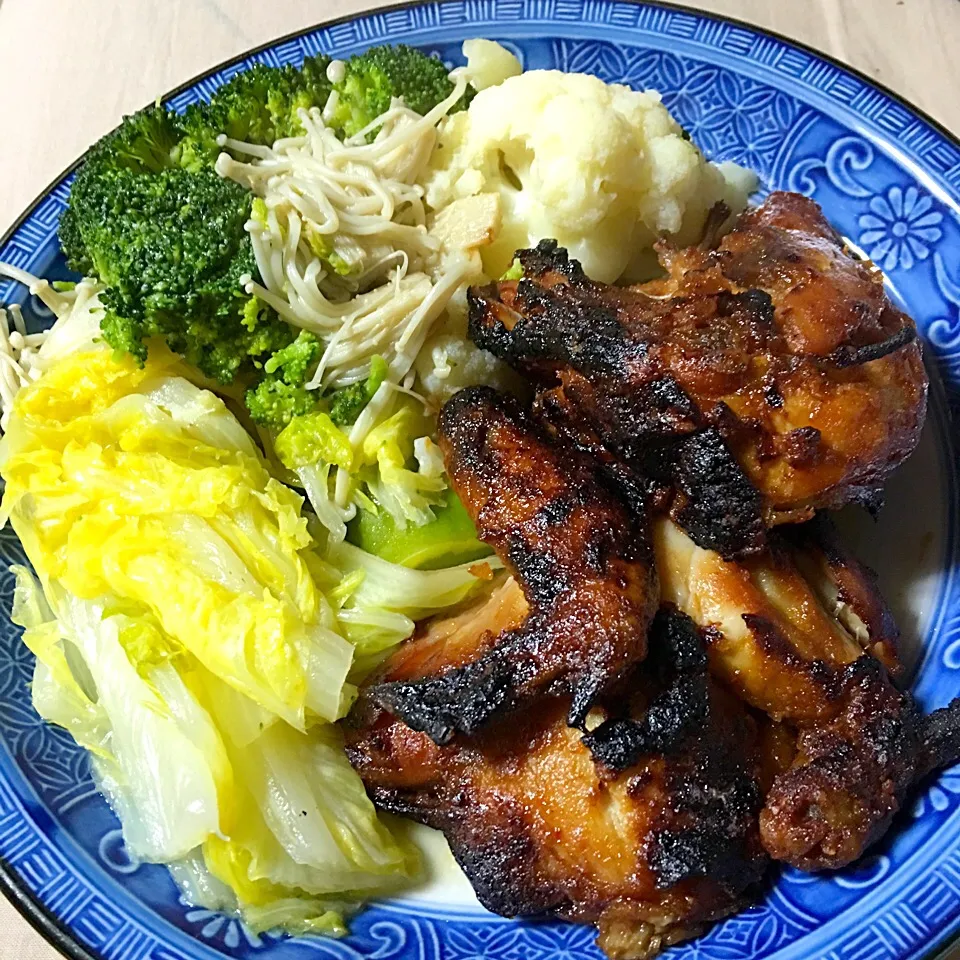 Roasted hot n' spicy chicken with assorted steamed veg 😋👌|H3L1DAさん