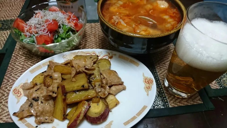 キムチスープ&サツマイモと豚バラの甘辛煮&水菜サラダ|まぐろさん