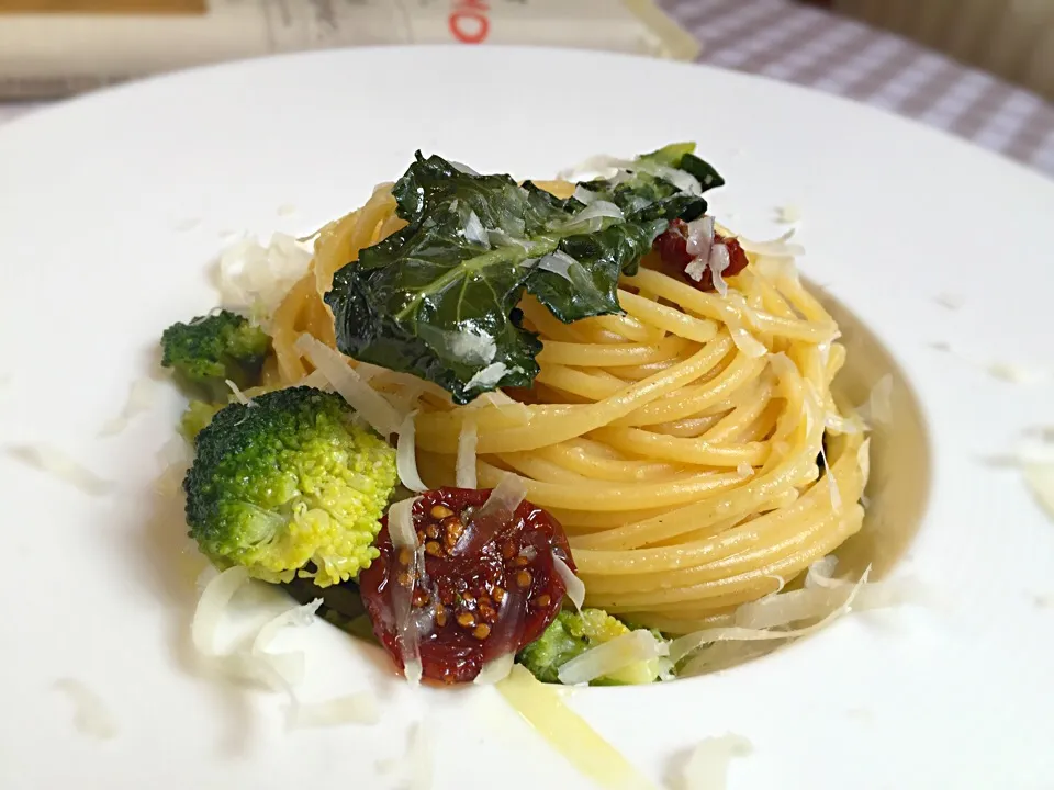 Broccoli & sun-dried Tomatoes Spaghetti|laura giardinaさん