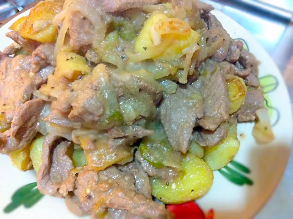 Bistec con papas (beef with potatoes)|Jorge Bernal Márquezさん