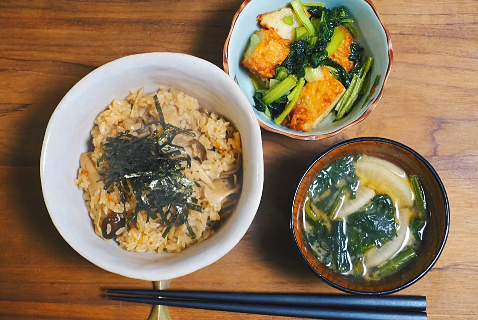 きのこの炊き込みごはん！ターツァイとさつま揚げの煮物！味噌汁！|ケノービさん