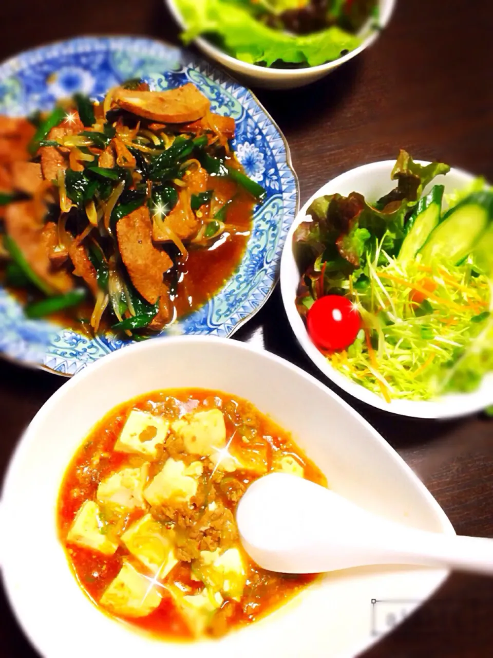 甜麺醤を利かせた麻婆豆腐と鉄分補給のレバニラ炒め😋|Kumiko Shimomuraさん