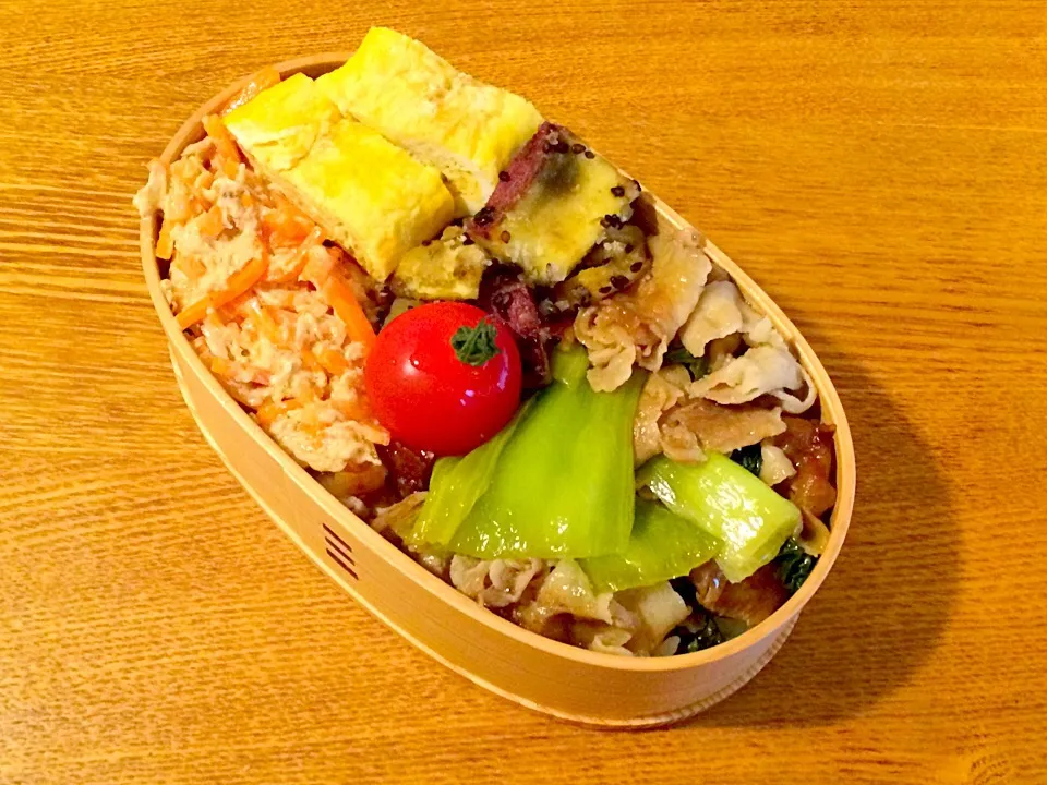 Snapdishの料理写真:今日のお弁当！
豚肉と青梗菜の中華炒め、にんじんとツナのマヨ柚子胡椒和え、サツマイモの甘がらめ、卵焼きヽ(*＾ω＾*)ﾉ|mamigoさん