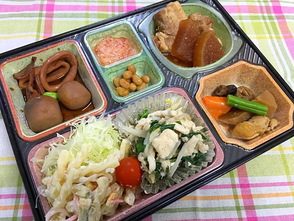 Snapdishの料理写真:豚バラと大根のこっくり煮 日替わり弁当 豊川市宅配|Naokazu Kuritaさん