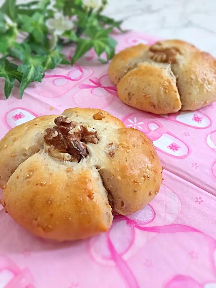 焼きたて！グラハムとクルミのパン|るるみさん