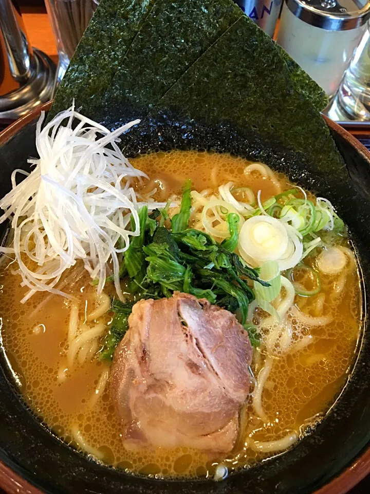 Snapdishの料理写真:麺ぼう横浜家系ラーメン|もにもにかさん