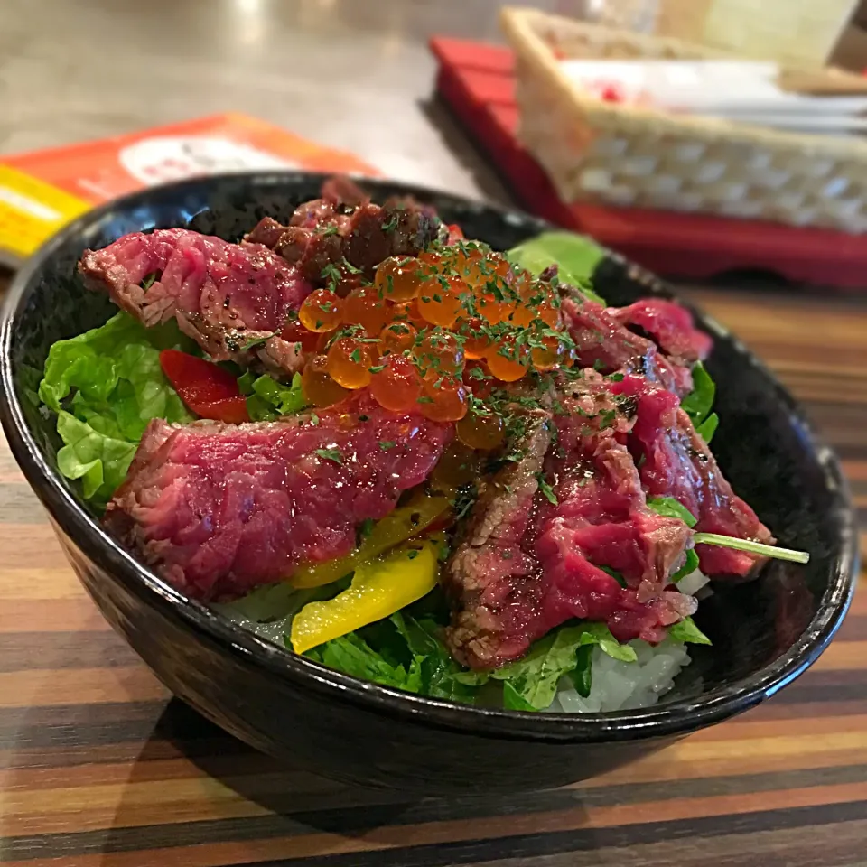 Snapdishの料理写真:ローストビーフ丼|ふじわりゃさん