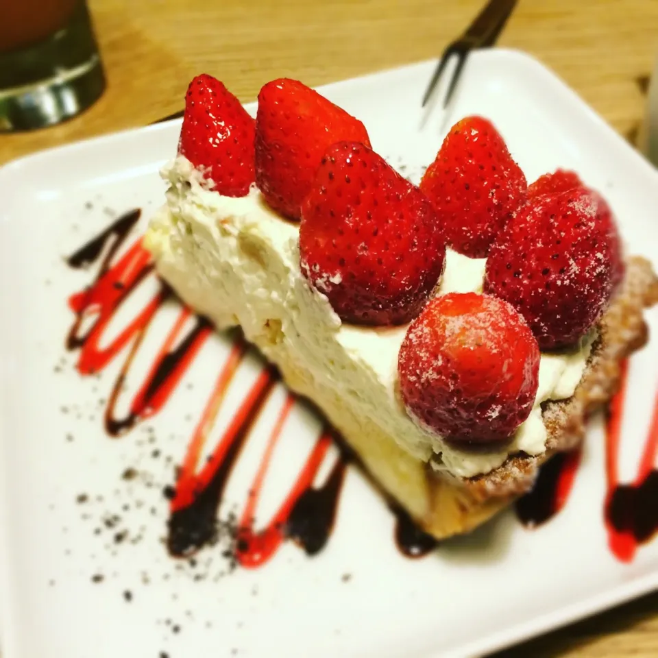 Snapdishの料理写真:Strawberry lemon cream tart|Peggy Chenさん