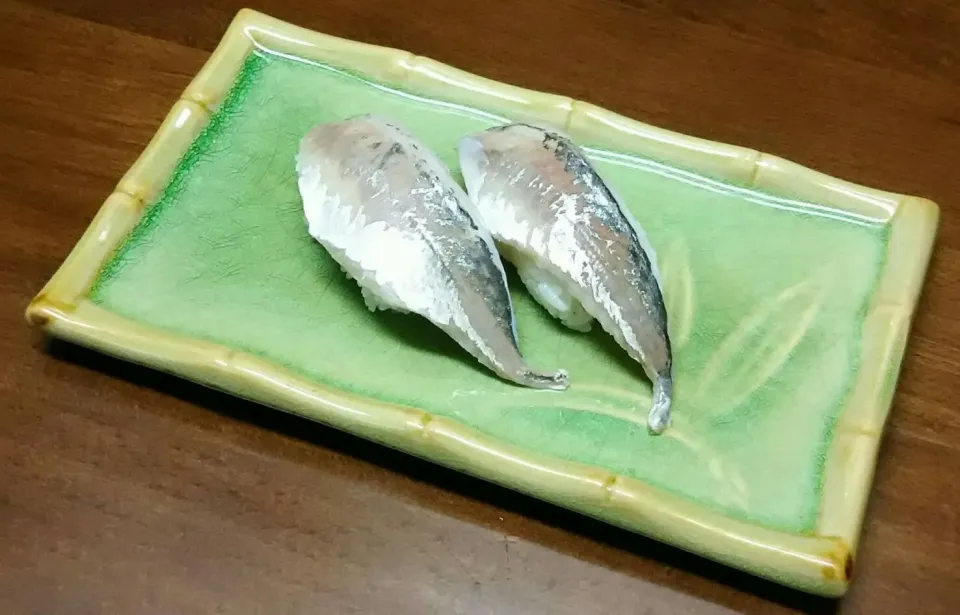 小鯵の酢〆で握り🍣|あらいぐまのしっぽさん