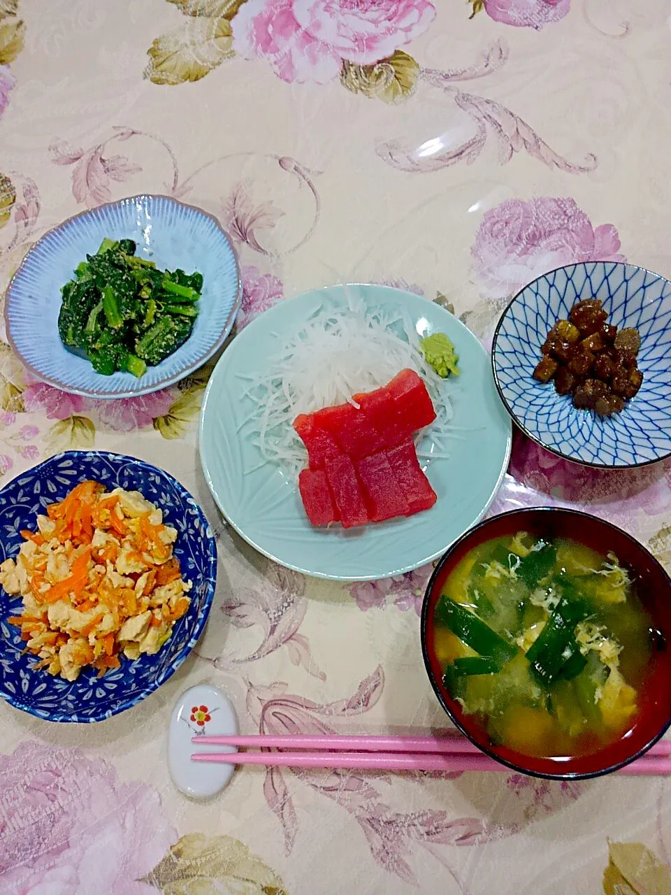 Snapdishの料理写真:鮪の刺身😁小松菜のごま和え😉炒り豆腐😋ゴボウの甘辛炒め|たえさん