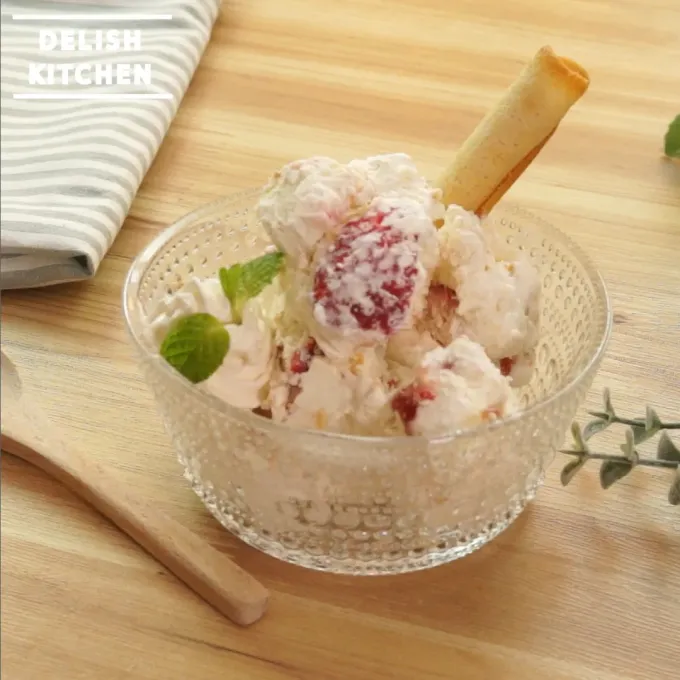 【動画】冬だからこそ食べたい！簡単ストロベリーチーズケーキアイス　How to strawberry cheesecake ice #delishkitchen|DELISH KITCHENさん