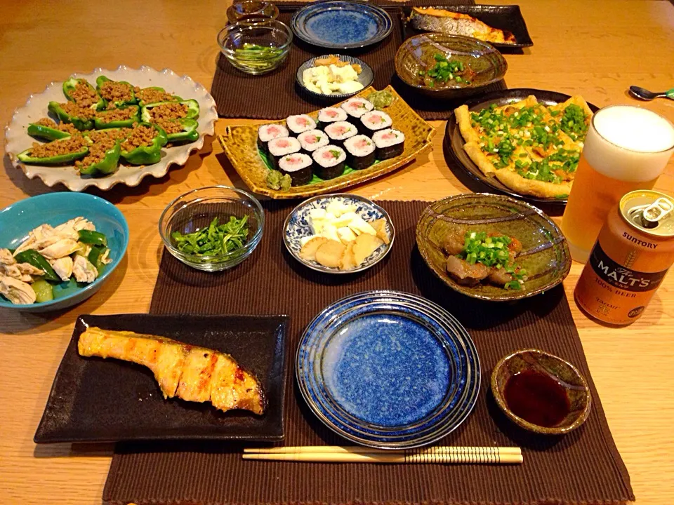 鮭の西京焼き、手作りこんにゃく、いぶりがっこチーズ、せりのお浸し、ささみキュウリ、肉ピー、ネギトロ寿司、お揚げネギ味噌|Mikiさん