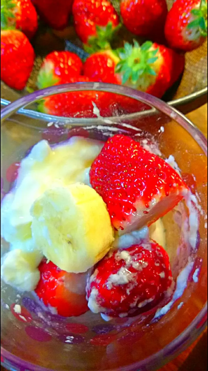 いちごとバナナのヨーグルト🍓🍌🍓|メイメイda.さん