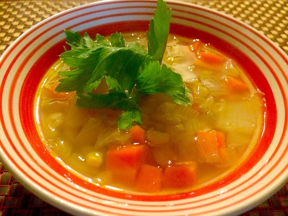 Zuppa di consommé di verdure♨️残り野菜のｺﾝｿﾒｽｰﾌﾟ|🌈Ami🍻さん