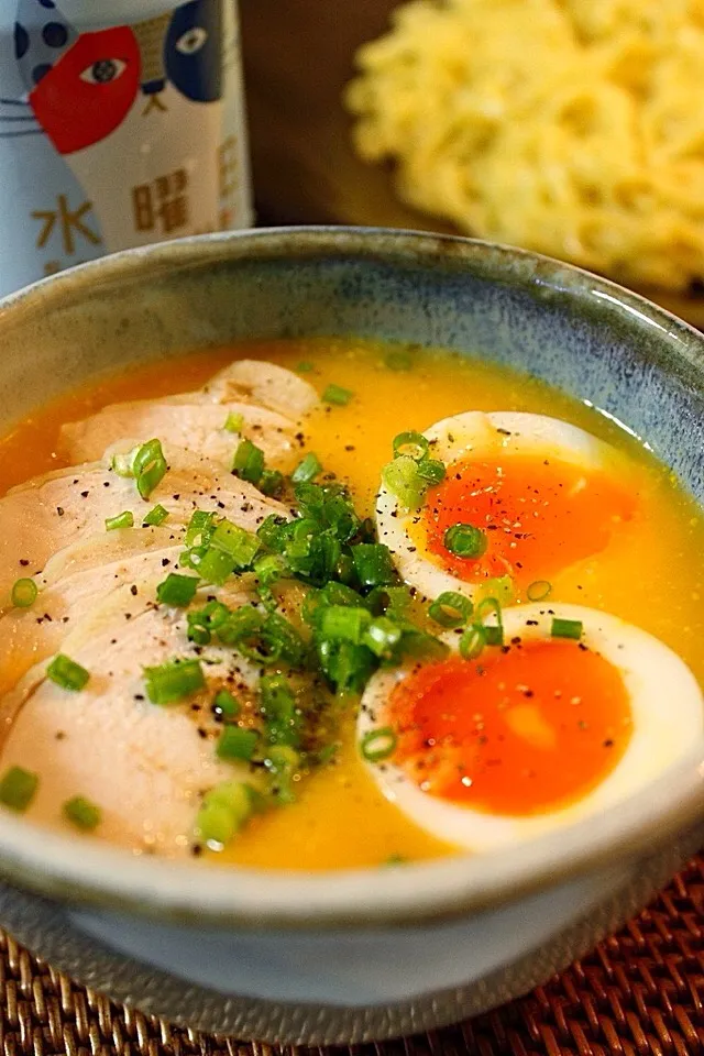 ベジポタつけ麺〜アンジーさんちの酢醤油卵とおにままさんちの鶏肉オイル漬プラスで🍜|はさん