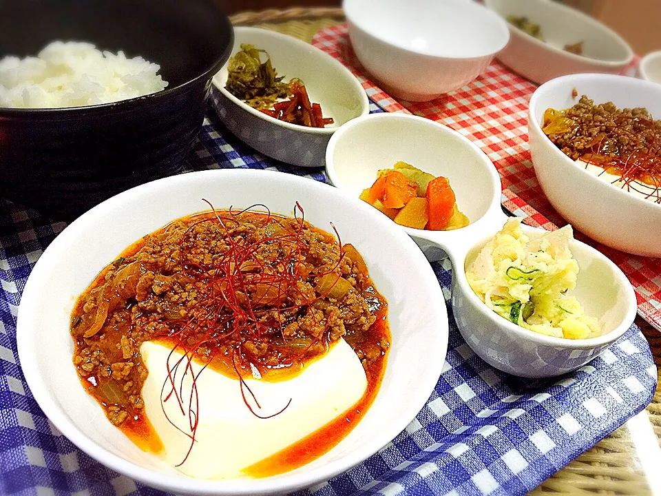 Snapdishの料理写真:♙夜ごはん♙

麻婆豆腐
高菜炒め
きんぴらごほう
ポテサラ
ごった煮|愛さん