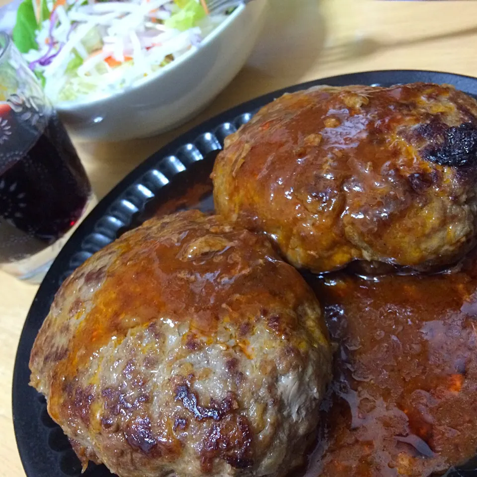 今日は29日 🍖肉の日❗️200g×2のハンバーグを喰ふ🍴|たまこっこさん