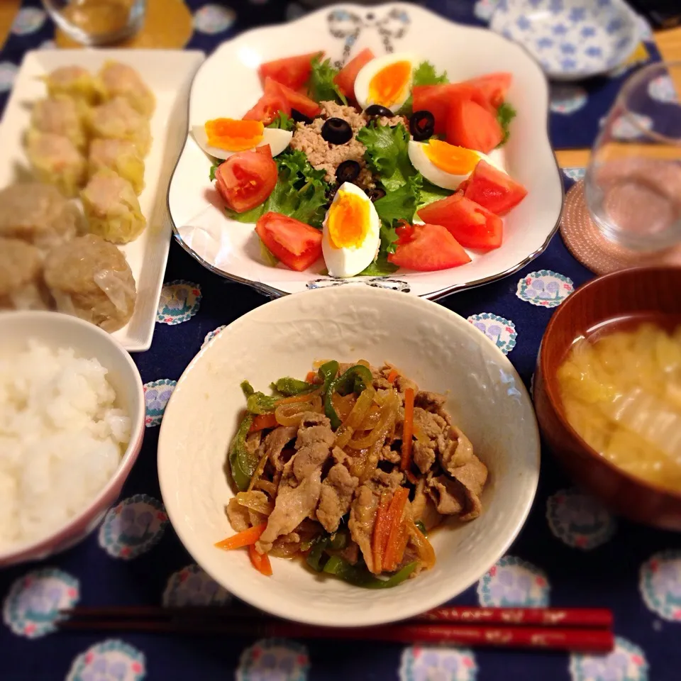 野菜たっぷり生姜焼き
ニース風サラダ
白菜の味噌汁|あきさん