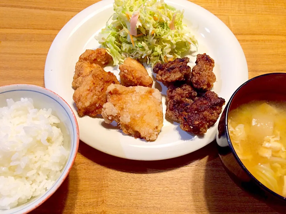 Snapdishの料理写真:鶏胸肉と豚コマの竜田揚げ✨節約メニュー✌️
山盛りのコールスローサラダと共に。|pigmegさん