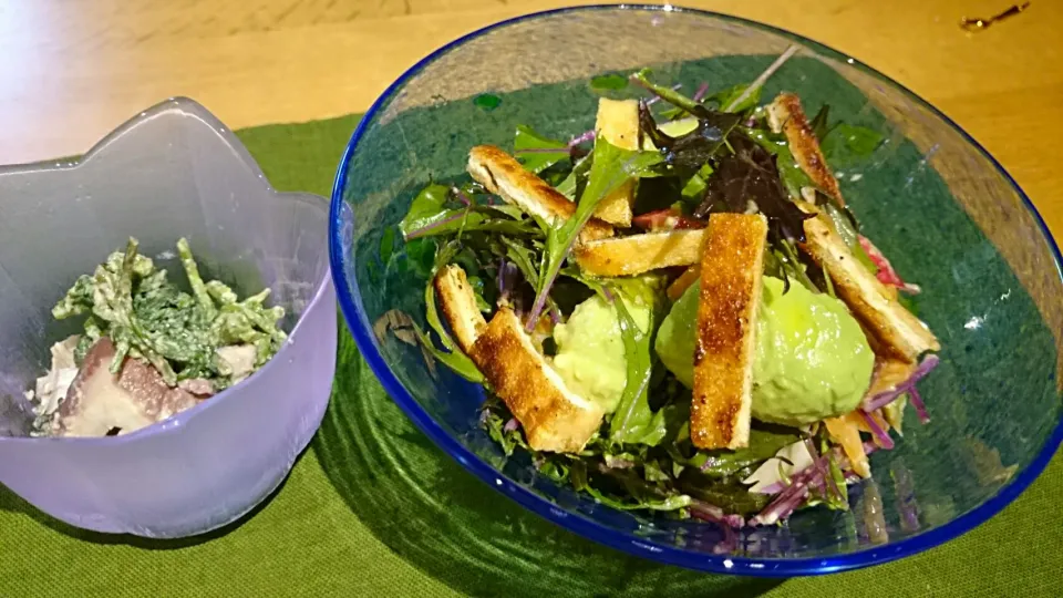 Snapdishの料理写真:野菜が主役です😄春菊とタコのごま和え&紫水菜のサラダ|こんさん