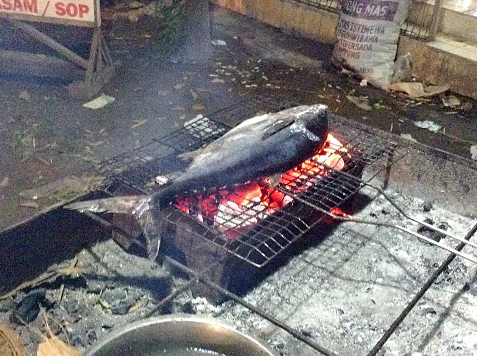 Ikan Bakar|Bambang Budiono Tjioさん