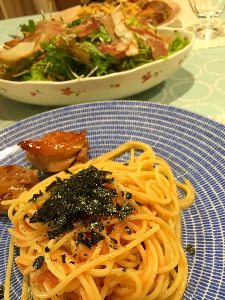 たらこパスタ、チキンステーキ添え、生ハムサラダ|amiさん