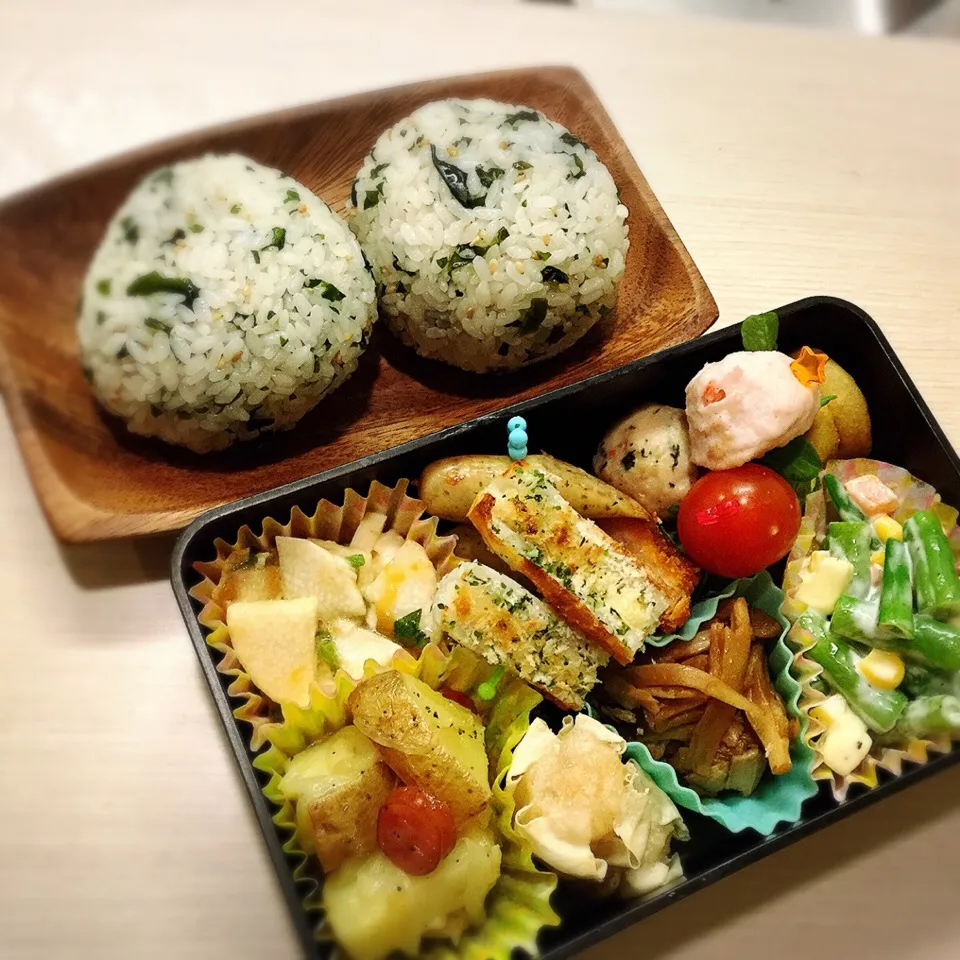 Snapdishの料理写真:わかめおにぎりのお弁当(もちろん炊飯器♡)&簡単おかず色々|ゆきっちん(・8・)さん