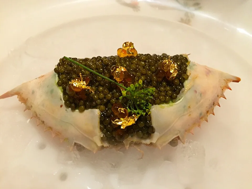 Apple crap topped with caviar and gold - Le Cirque Las Vegas|robert flickerさん