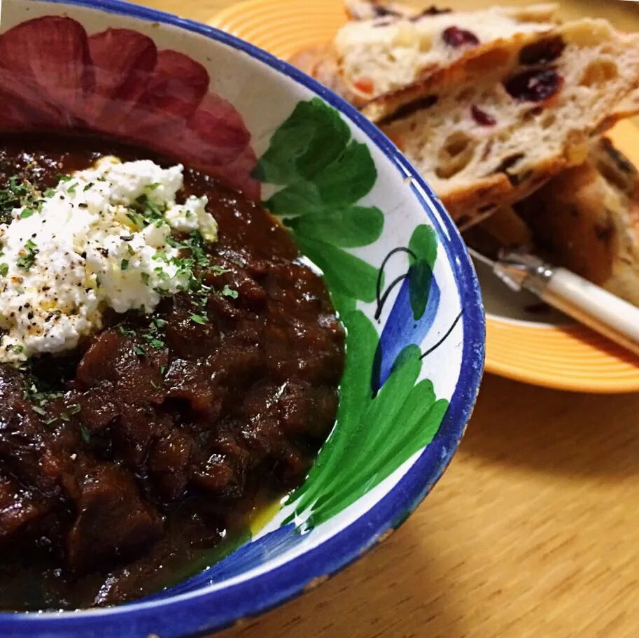 カッテージチーズカレーとレーズンフルーツパン ❤︎|angiee♡さん