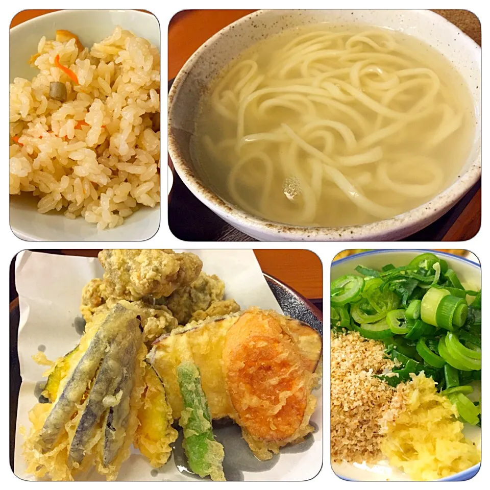 Snapdishの料理写真:ミックス天釜あげうどん、かやくごはんセット|buhizouさん