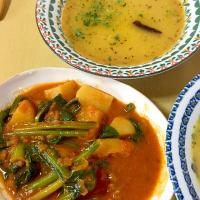 小松菜とジャガイモのカレー  と  ムングダルカレー