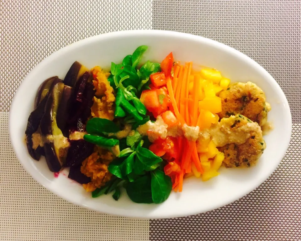 Snapdishの料理写真:Rainbow Salad|NutCartさん