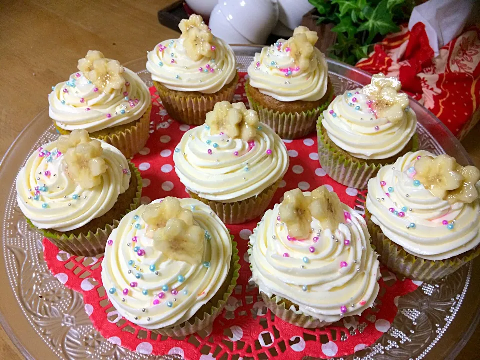 Snapdishの料理写真:Banana cupcakes for my daughter best friend who got an influenza 😢|Babyluv Cabrera Ocampoさん