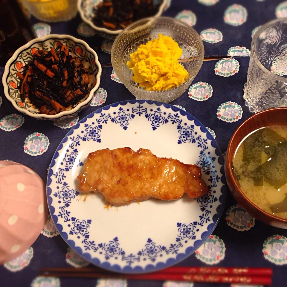 豚肉の味噌漬け
ひじきの煮物
かぼちゃのサラダ
お麩の味噌汁|あきさん