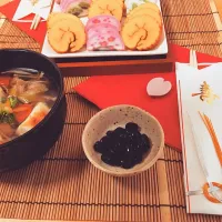 Snapdishの料理写真:今更ながらお雑煮♪|小笠原あやさん