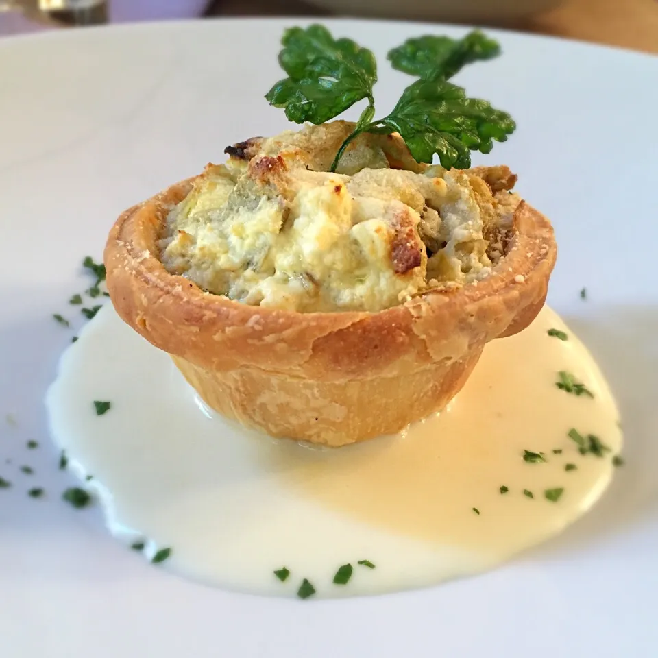 Mushrooms and artichokes pie on goat cheese fondue|laura giardinaさん